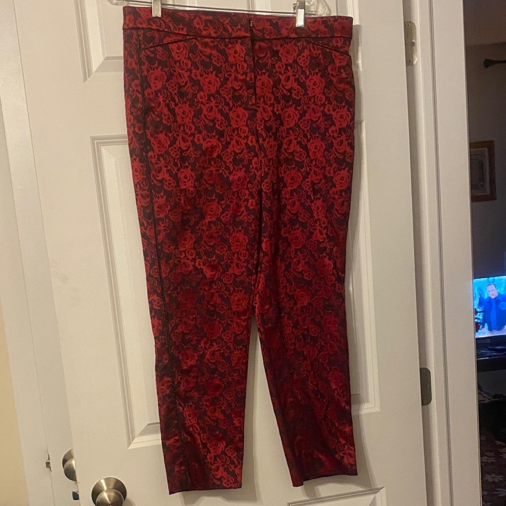 White House Black Market Red Floral Cropped Pants 12p